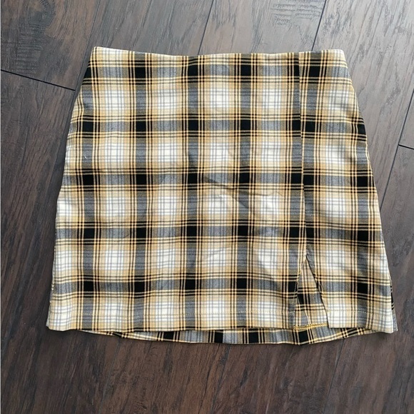 Urban Outfitters Yellow Plaid Mini Skirt Size Medium Split Slit Side Academia - Picture 2 of 8